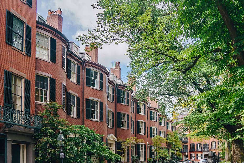 Premium Photo  Road at beacon hill neighborhood, downtown boston in ma,  usa.